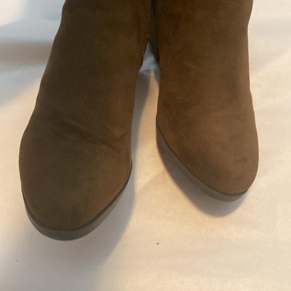 KNEE-HIGH BOOTS IN X-WIDE CALF - Picture 9 of 10